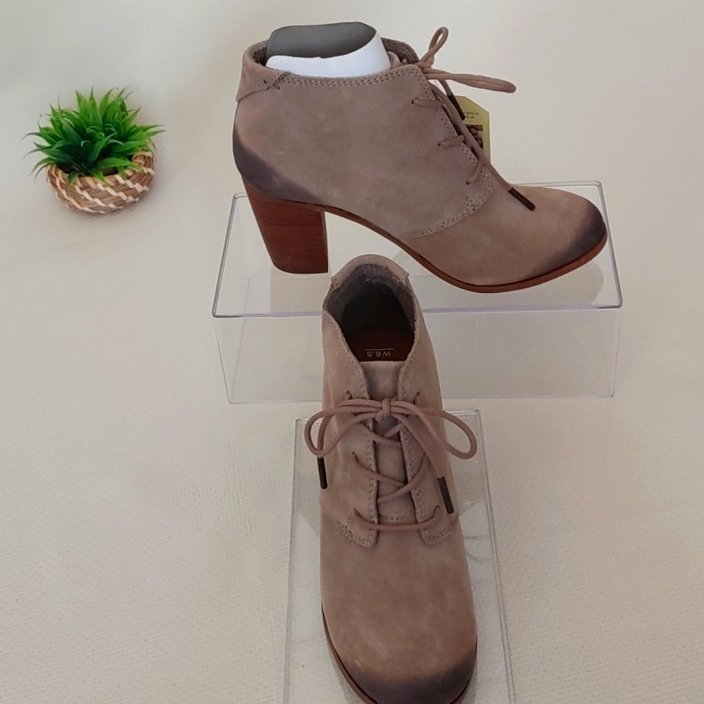 NWT Toms suede ankle booties. Size 6.5 beautiful Desert Taupe color